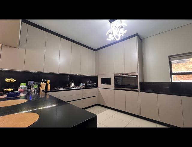 5 BEDROOM HOUSE FOR SALE IN MALMESBURY RURAL